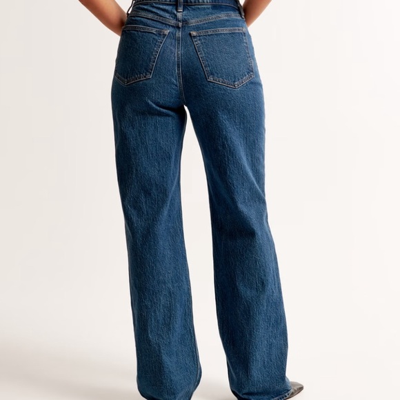 Curve Love High Rise 90s Relaxed Jean - Picture 4 of 9